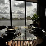 Апартаменты Houseboat *