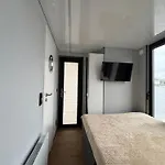 Апартаменты Houseboat *