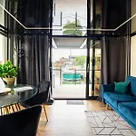 Houseboat Апартаменты *