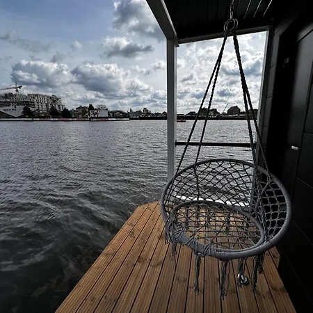 Houseboat Energyapart Апартаменти *