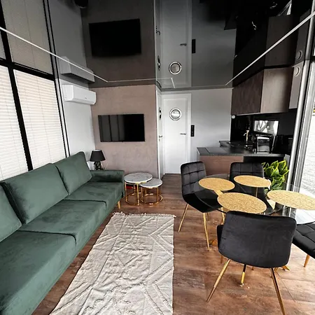 Διαμέρισμα Houseboat *