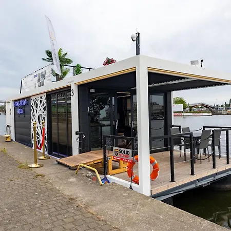 Houseboat Στσέτσιν