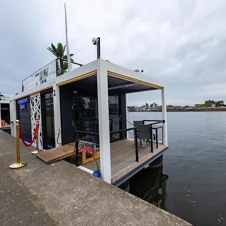 Houseboat * Στσέτσιν