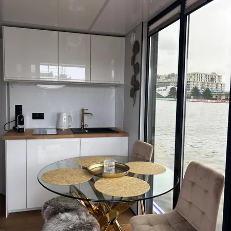 Houseboat Διαμέρισμα *