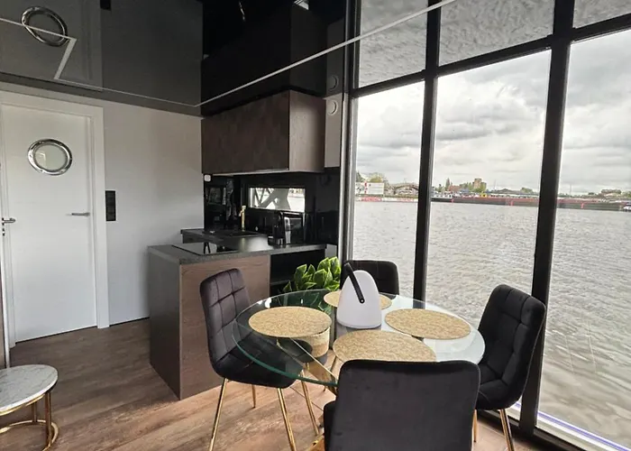 Houseboat Energyapart * Estetino